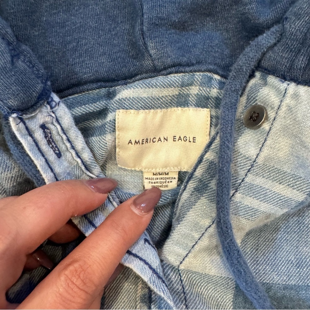 American Eagle Cozy Cabin Cropped Flannel Plaid Blue Medium Button Up Shirt - Picture 3 of 6